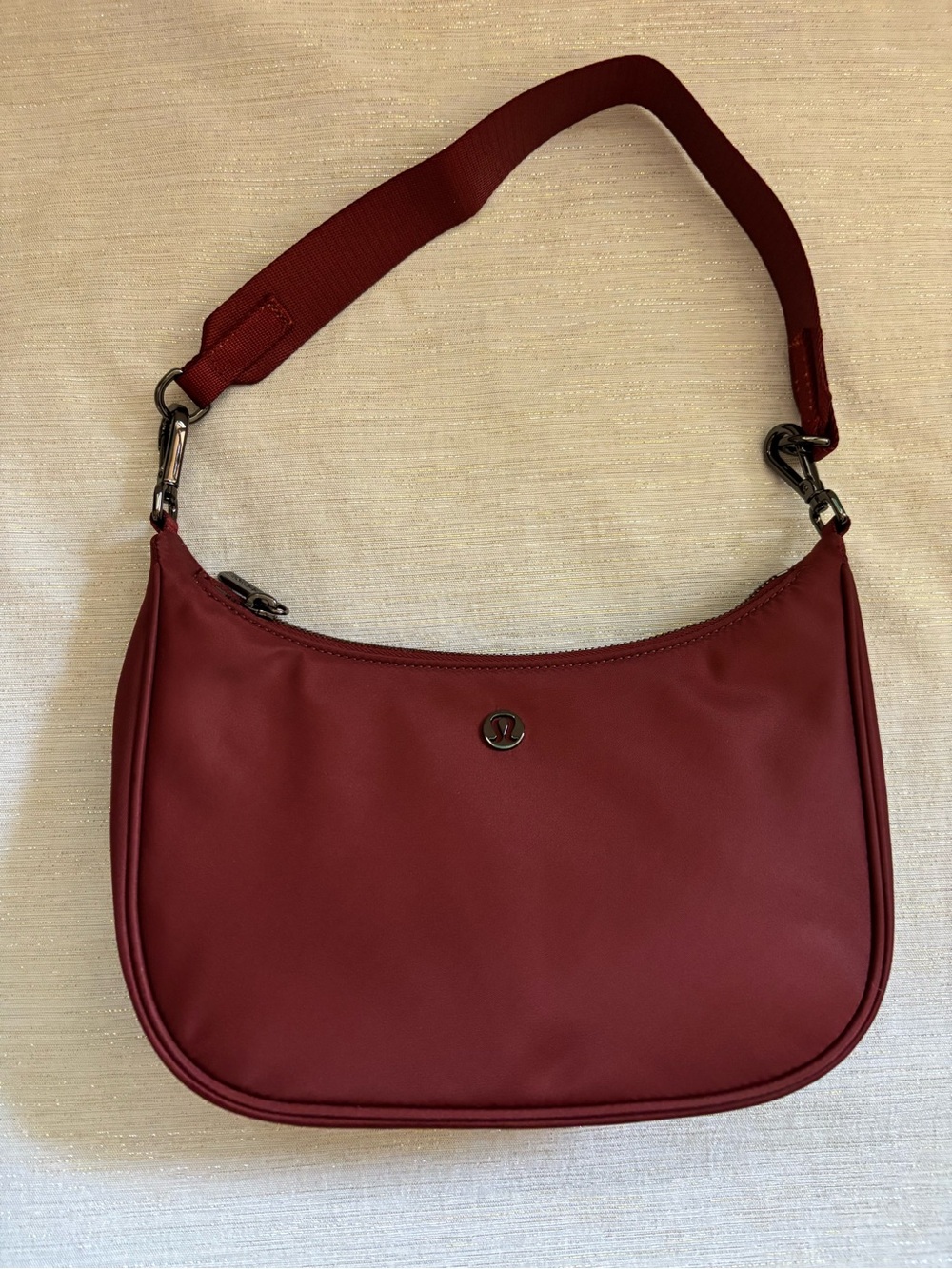 lululemon athletica Small Shoulder Bag in Burgundy